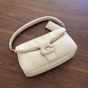 COACH PILLOW TABBY 26  *NWT